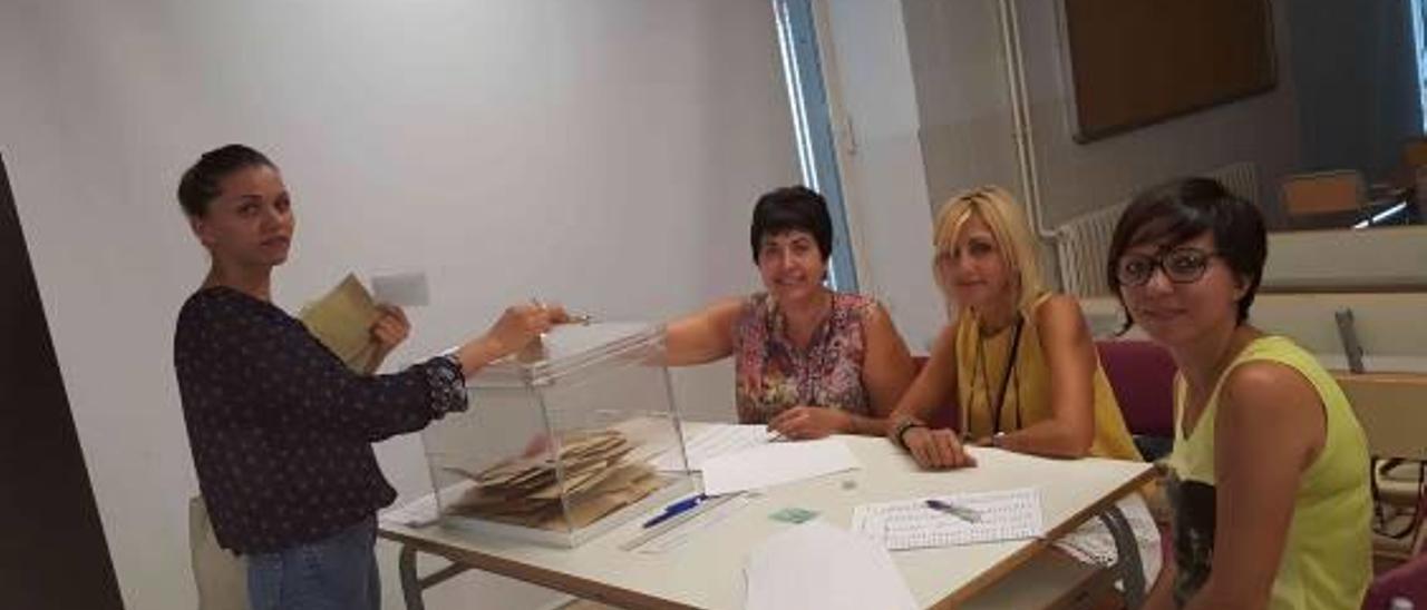 Satisfacción en Oliva por el amplio respaldo a la jornada intensiva en sus siete colegios