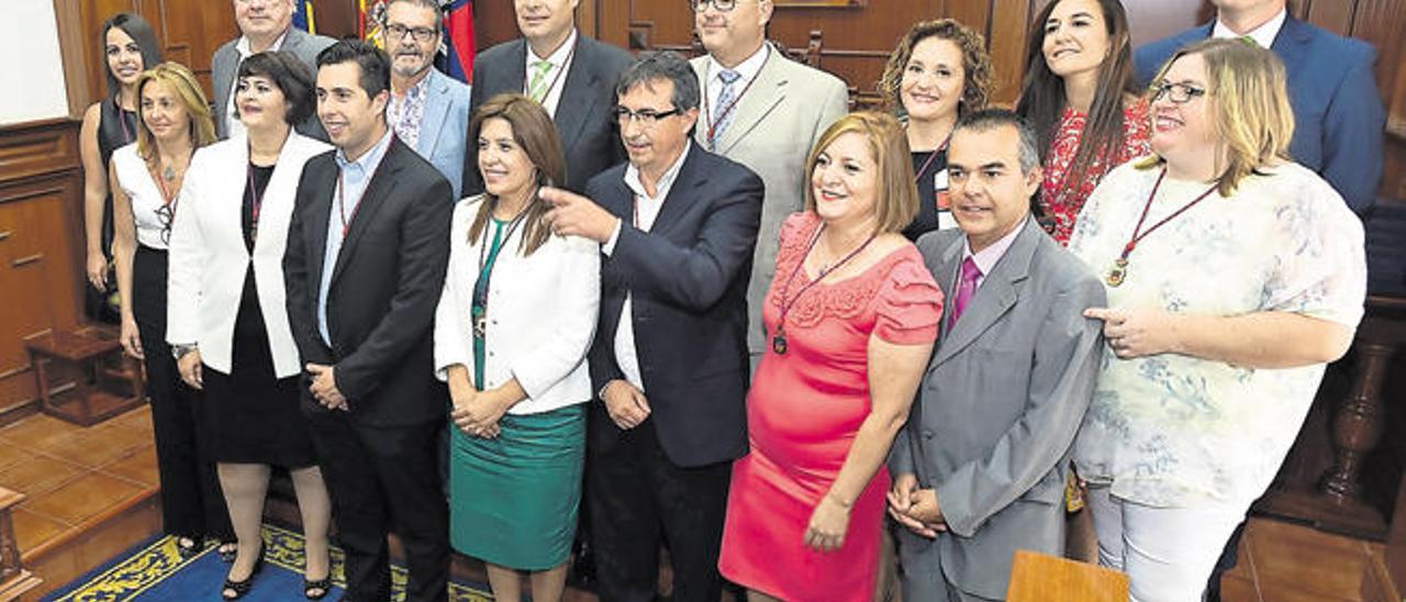 Agustín Manrique de Lara y Carmen Hernández, ayer, durante la reunión sostenida en la Alcaldía.