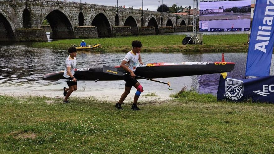 Yasser Antonio Silva y Héctor Vázquez durante un porteo en Ponte de Lima. | FDV