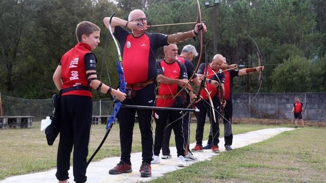 Club members training in the AVESA field