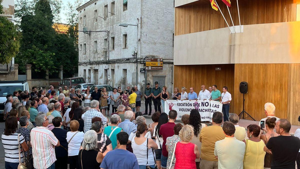 El Ayuntamiento de Escatrón convocó una concentración el pasado sábado por la tarde.