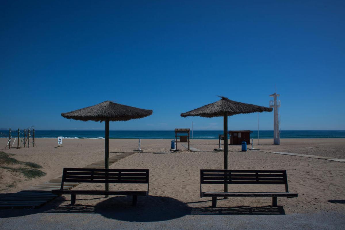 El Altet, en Elche, con bandera azul. El Altet, en Elche, con bandera azul.