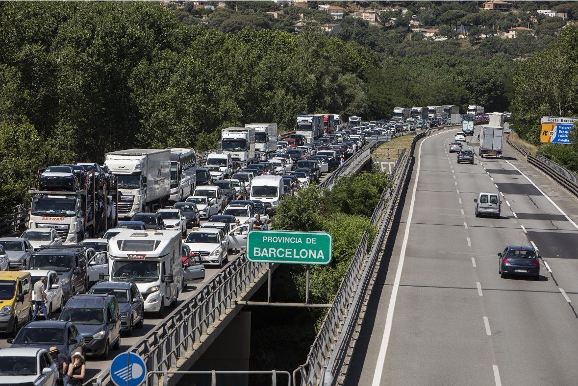 L'AP-7 acumula fins a 14 quilòmetres a Maçanet per un accident