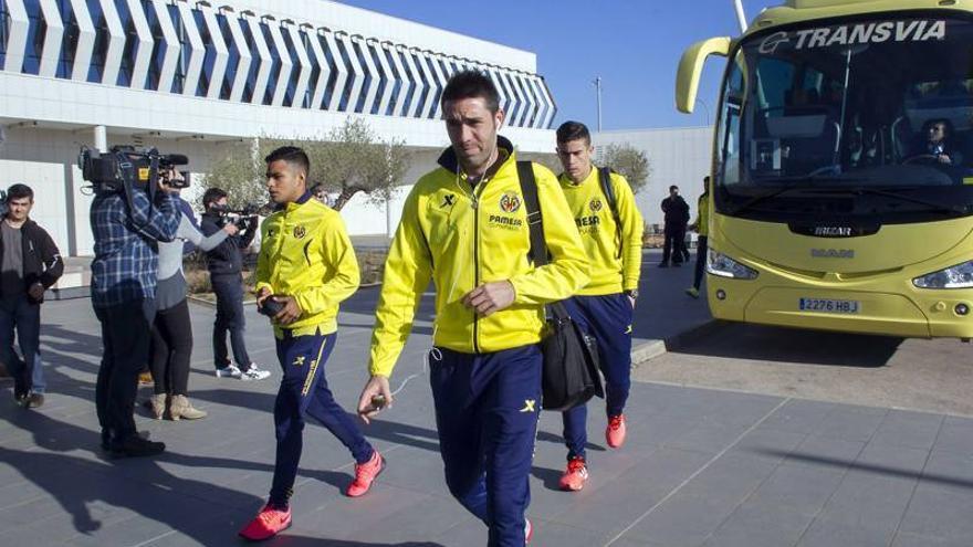 El viento impide al avión del Villarreal aterrizar en el aeropuerto de Castellón