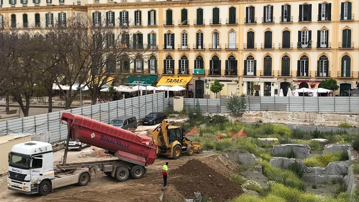 La parcela con los restos hallados en el Astoria.