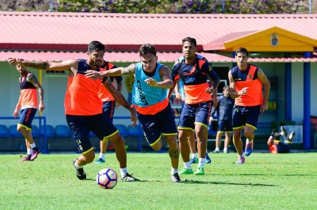 Entrenamiento UD Las Palmas en Barranco Seco ...