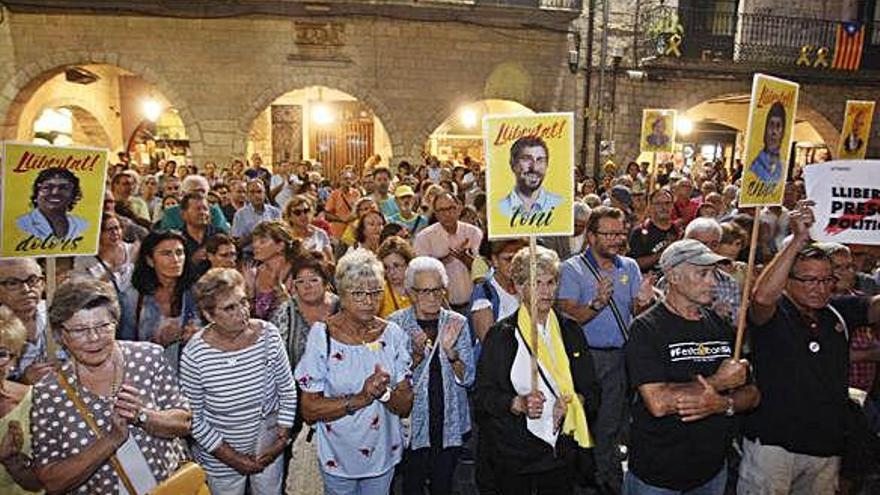 La concentració d&#039;ahir al vespre a la plaça del Vi.