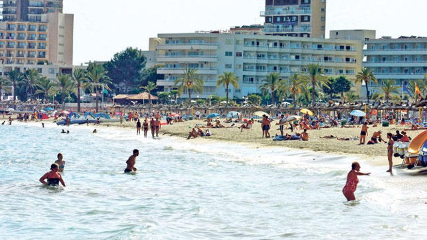 Obdachlose Familien aus Calvià könnten bald am Strand von Magaluf in einem Hotel unterkommen.