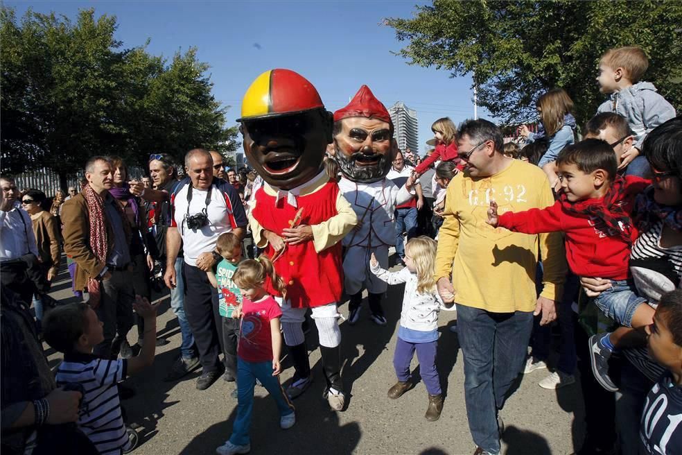 Gigantes y cabezudos en la Expo