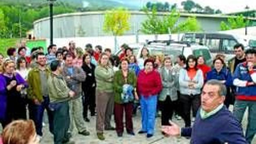 Los padres protestan por la ubicación de un transformador