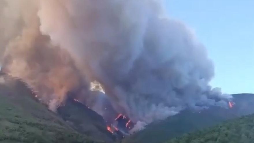 Video | Fuego en Las Hurdes: medios andaluces se incorporan a la extinción
