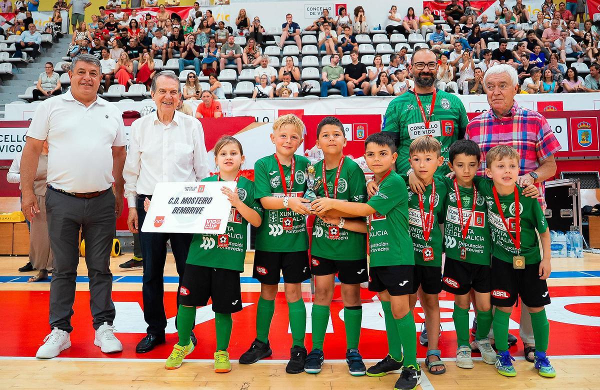 Trofeos del torneo Vigo Cup de fútbol sala