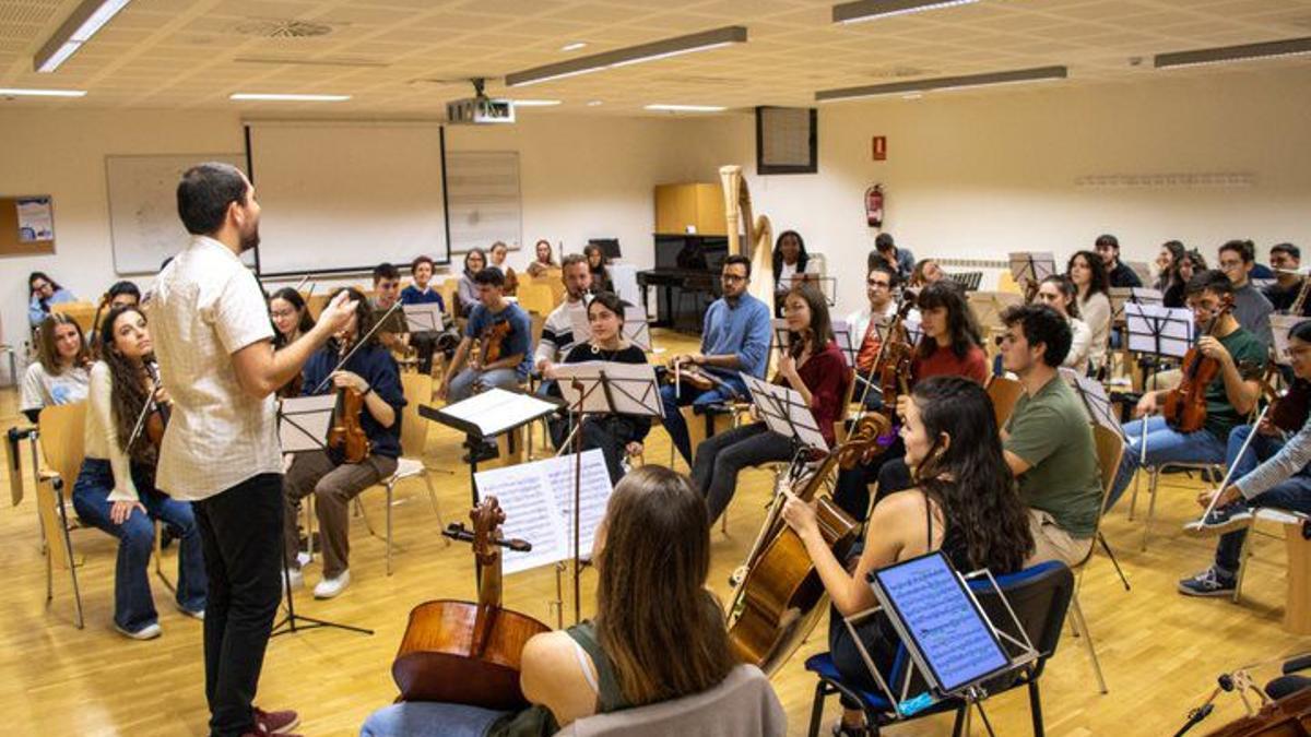 La Orquesta Sinfónica Universitaria en uno de sus ensayos.