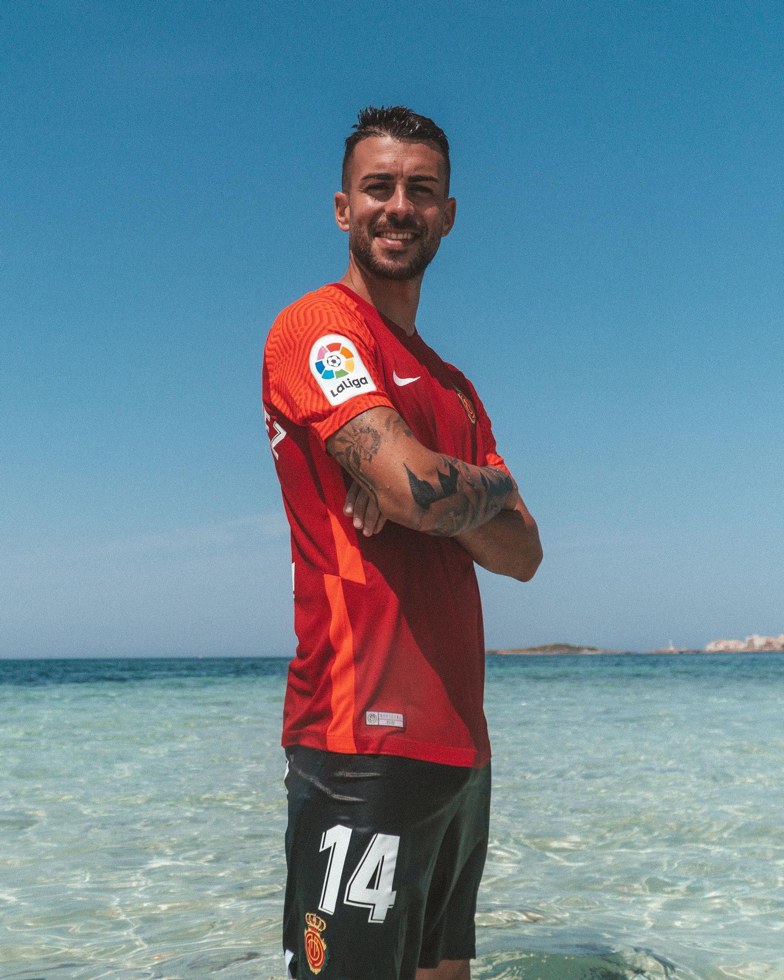 Primera equipación del Real Mallorca para su vuelta a Primera División