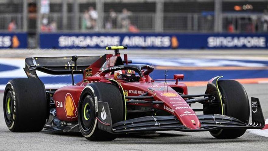 Carlos Sainz, durante los segundos ensayos libres del GP de Singapur.