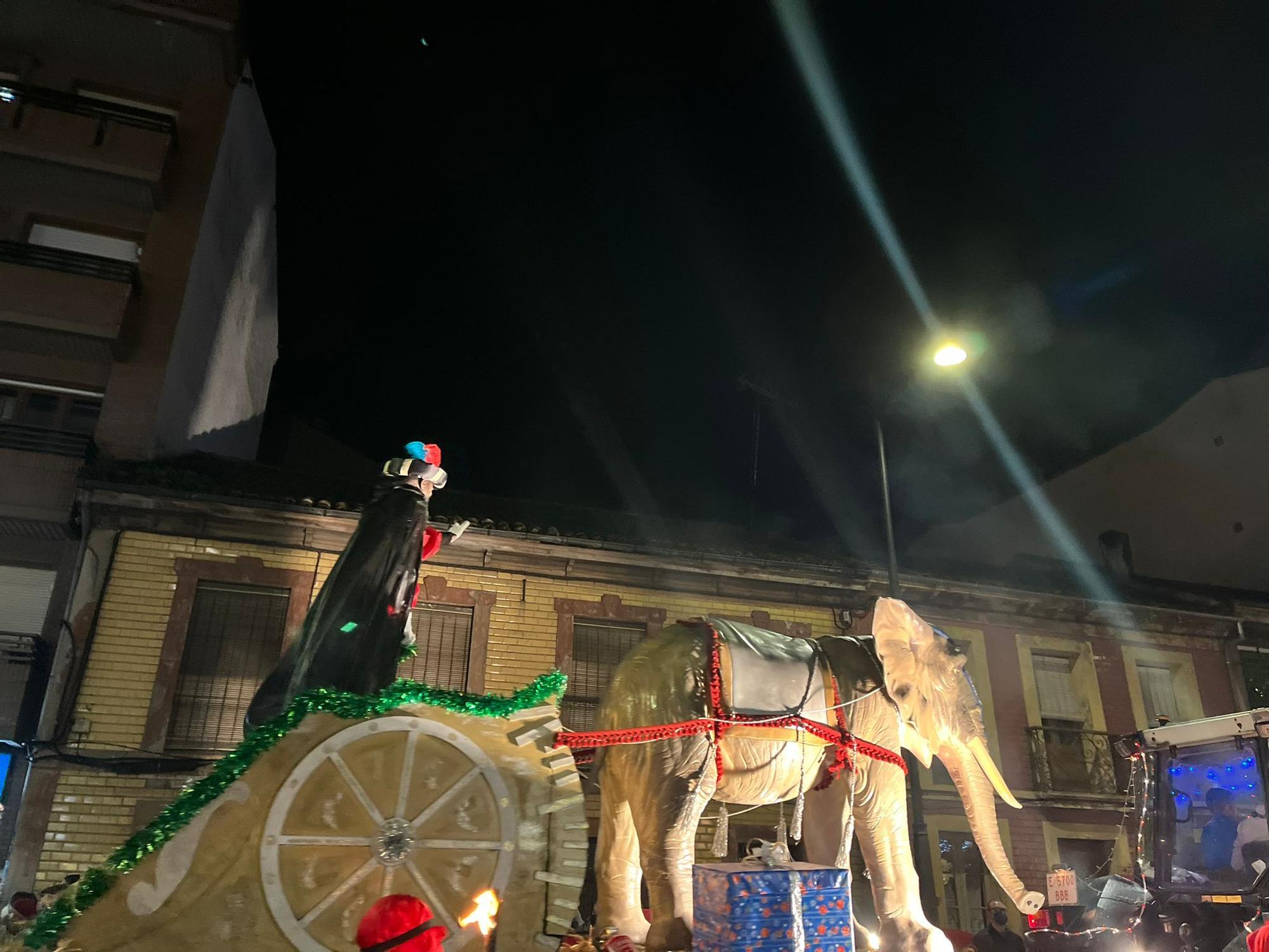 Aliatar llena de ilusión las calles de El Berrón rodeado de su séquito