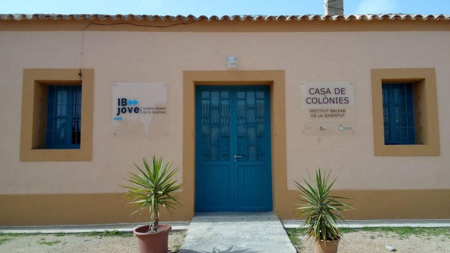 Sindicatos: «Dormir en literas no es una solución habitacional para los profesores en Formentera»