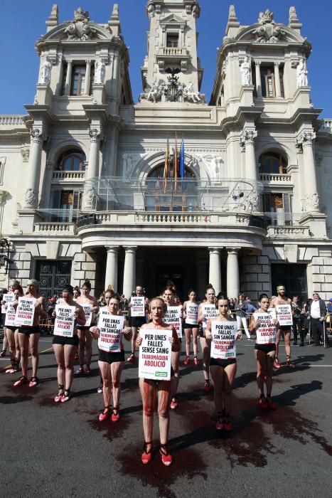 Manifestación y performance antitaurina en Valencia