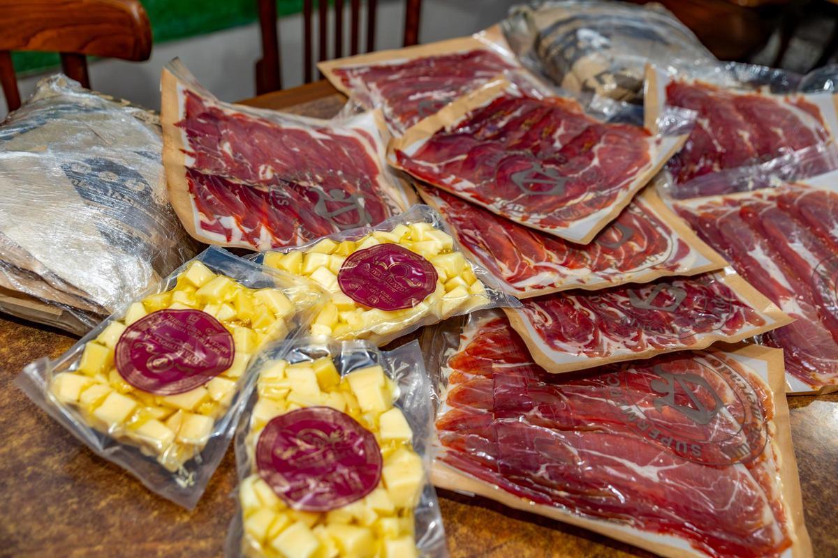 Part of the provisions with which the Peña Chelle will travel to Seville this Saturday to go to the final of the Copa del Rey.
