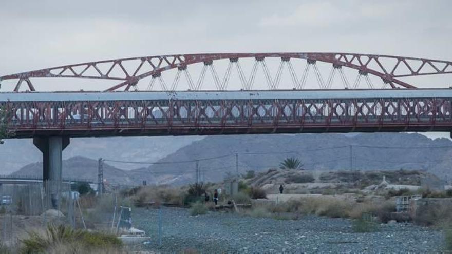 Urbanismo asegura que el futuro del Puente Rojo se definirá a través de un concurso de ideas.