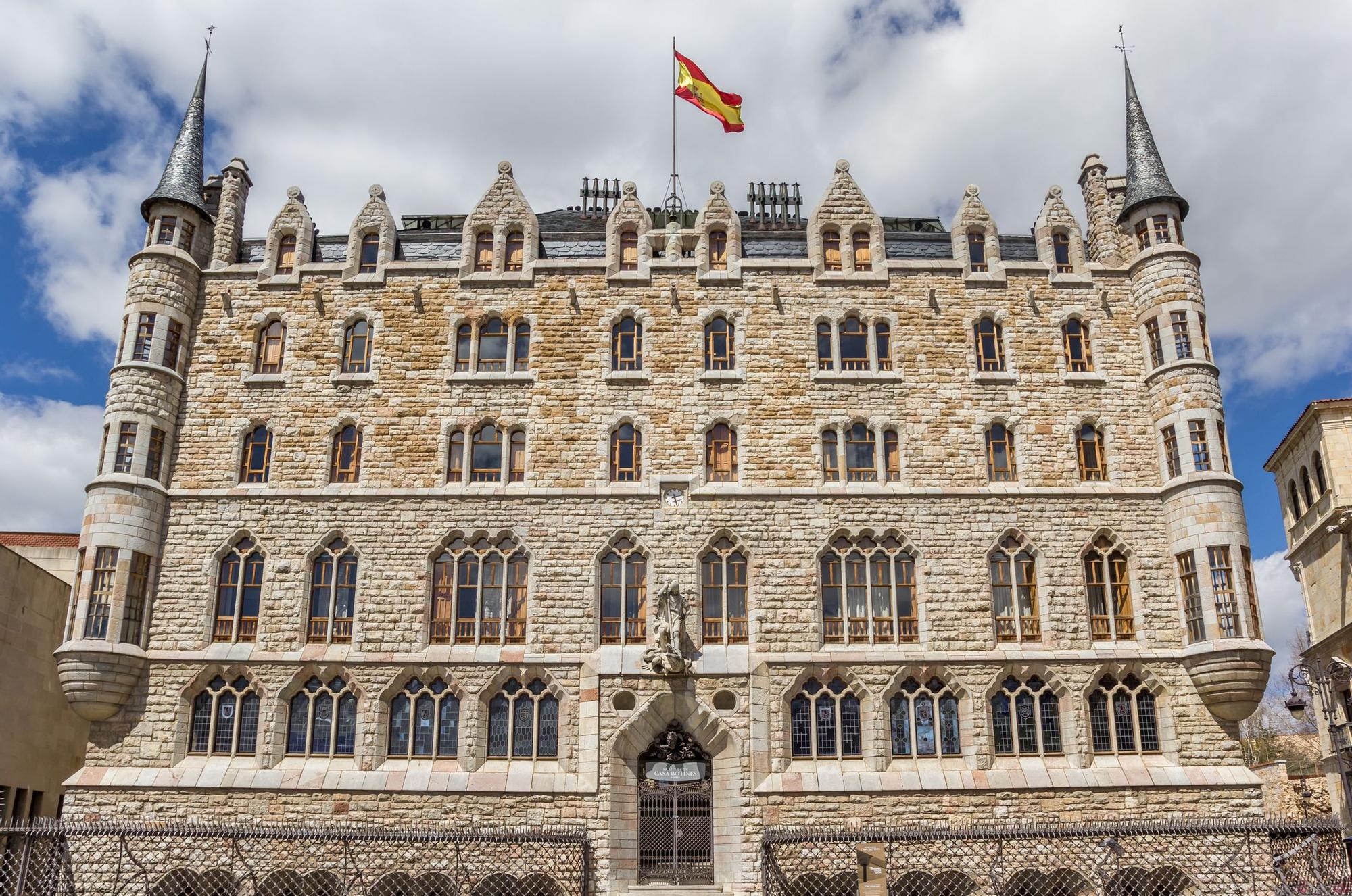 La Casa Botines es una de las obras de Gaudí fuera de Cataluña