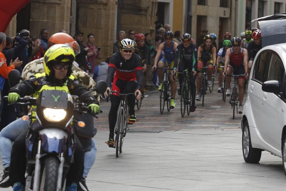 Carrera popular con Javier Gómez Noya, premio "Princesa de Asturias" de los Deportes 2016, en Avilés