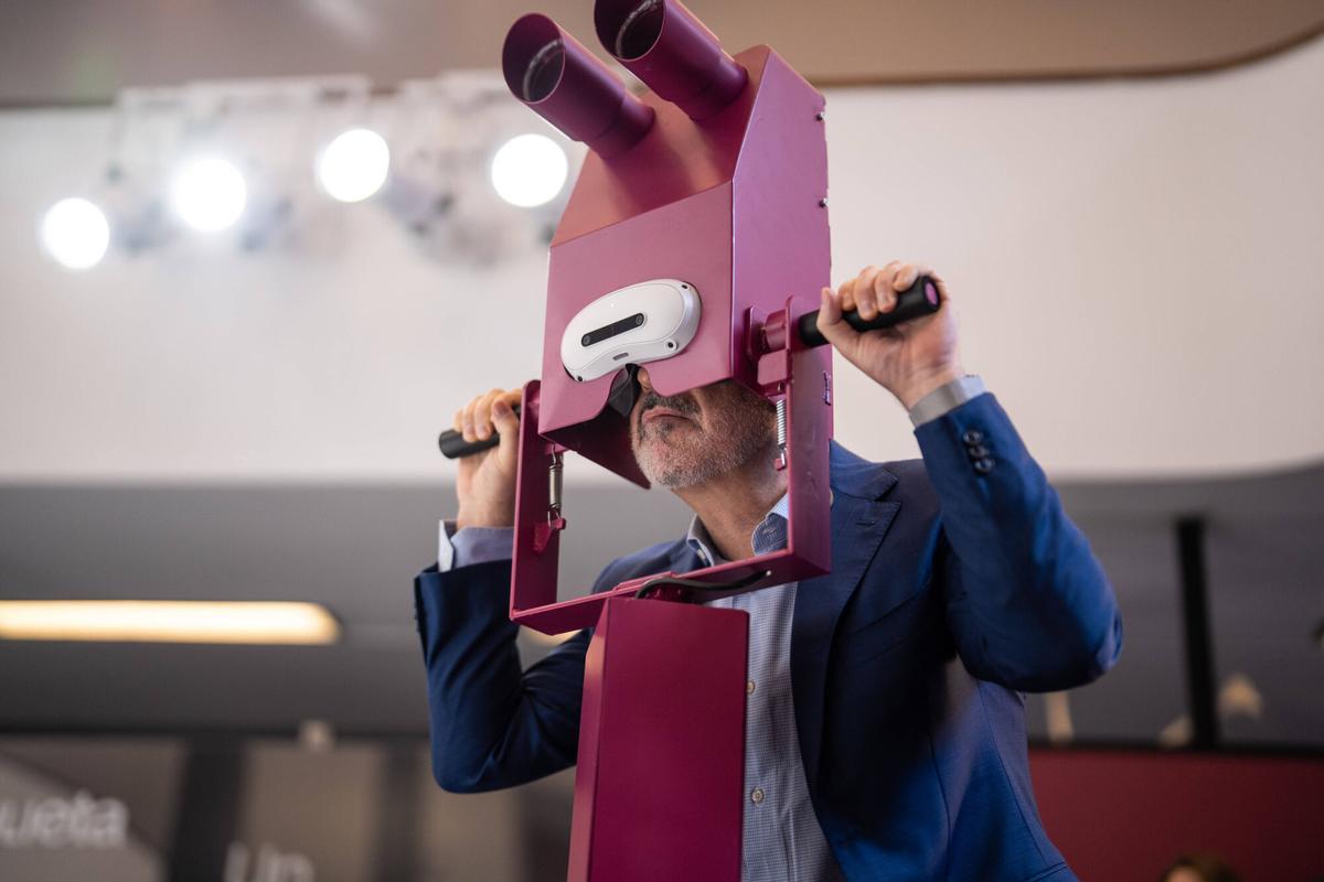 Barcelona. 14/02/2026 Sociedad. En la antigua sede de Editorial Gustavo Gili (calle Rosselló, 87), el alcalde de Barcelona, Jaume Collboni, presenta la nueva maqueta del Pla de Barcelona 2026–2035, legado permanente de la Capital Mundial de la Arquitectura para la ciudad. Al acto también asisten el delegado especial del Estado en el Consorcio de la Zona Franca, Pere Navarro, y la arquitecta en jefe del Ayuntamiento de Barcelona, Maria Buhigas. Foto: Zowy Voeten / El Periódico