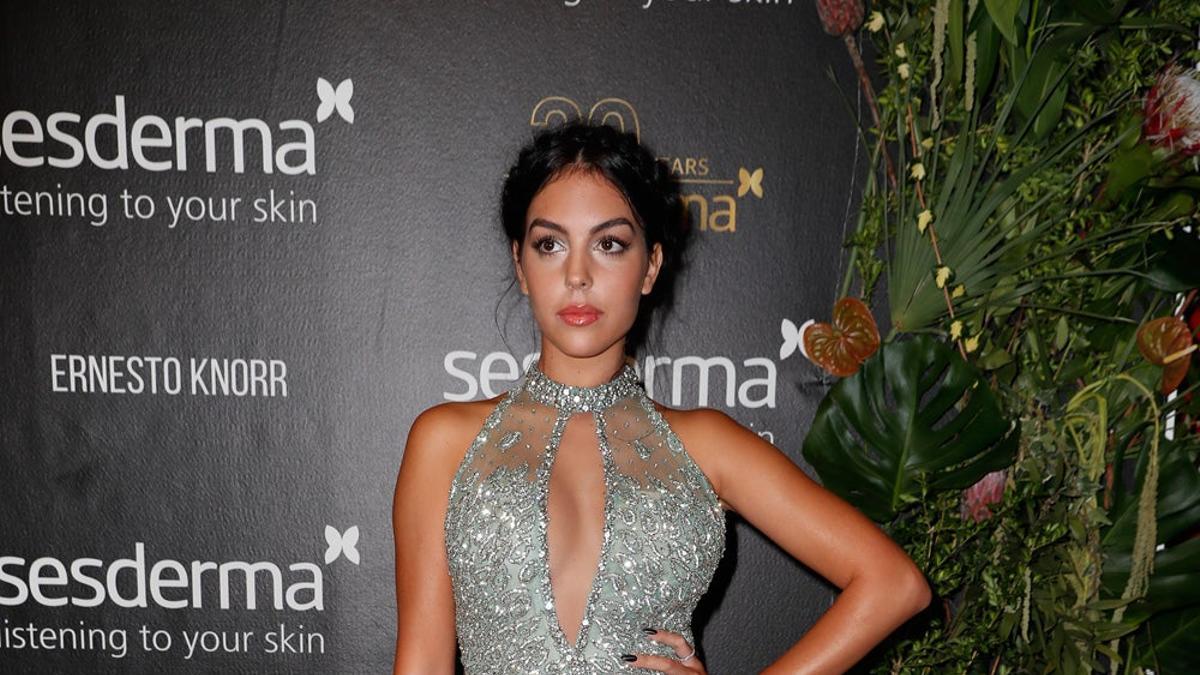 Georgina Rodríguez lo peta con su lookazo en los Premios Sesderma