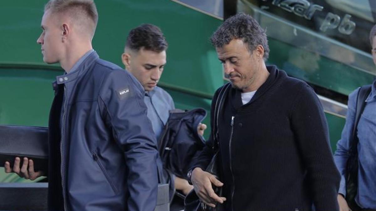 Luis Enrique y Ter Stegen, durante un desplazamiento