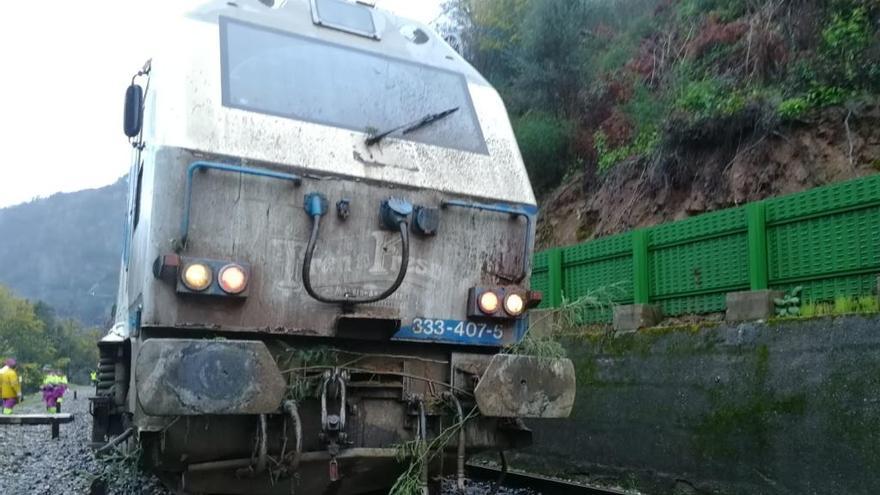 La locomotora que descarriló esta madrugada. // FDV