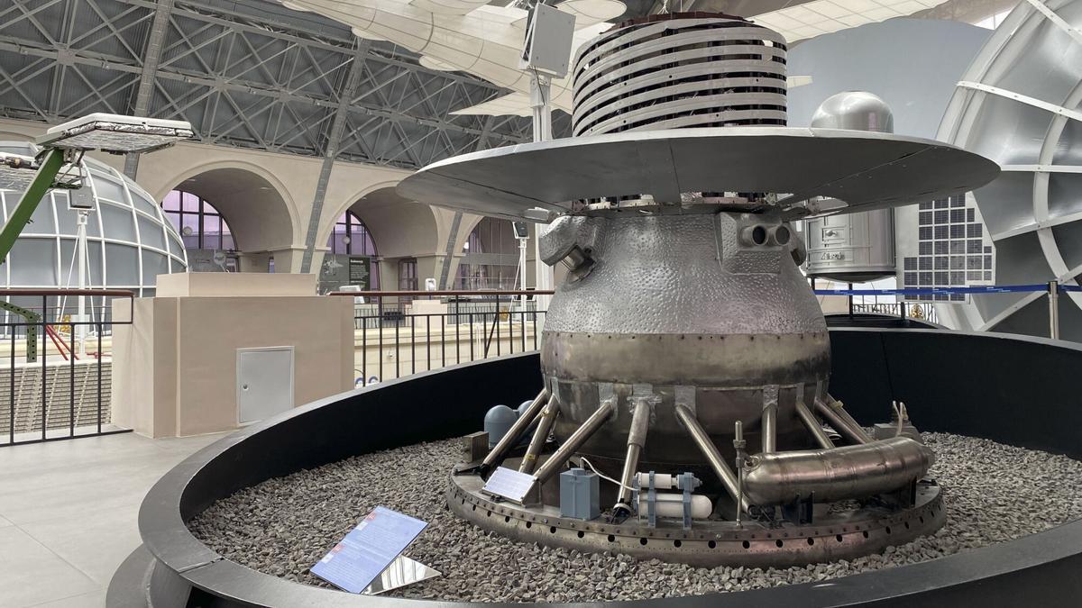 La sonda espacial soviética Cosmos 482, lanzada en marzo de 1972 con el fin de explorar el planeta Venus, pero que nunca abandonó la órbita terrestre, cayó este sábado en el océano Índico, según informó hoy la agencia espacial rusa, Roscosmos.
