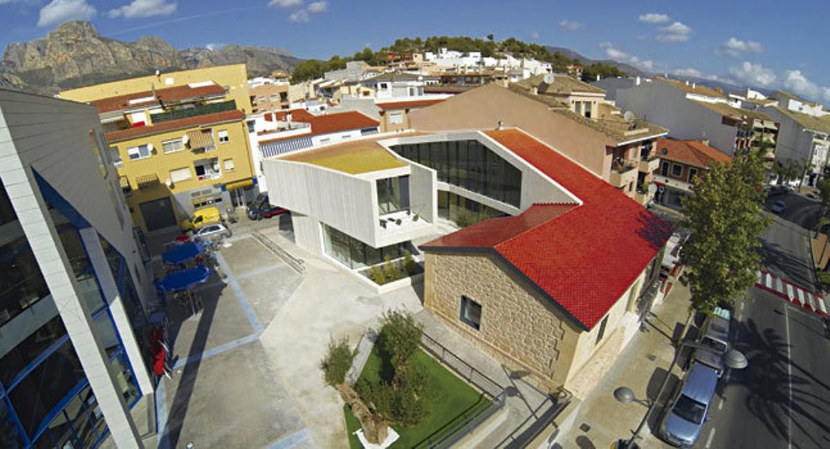 José Luis Campos, premiado con la medalla del municipio de La Nucía