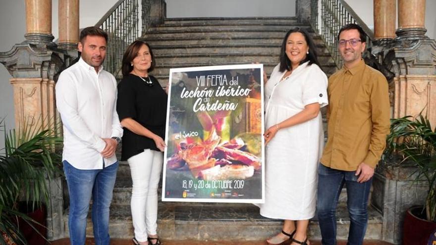 Cardeña promociona su producto local por excelencia en su Feria del Lechón Ibérico