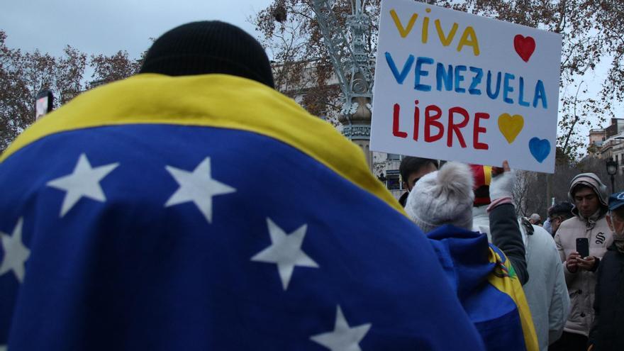 Mig miler persones es concentren a Barcelona per “festejar l’alliberació” de Veneçuela