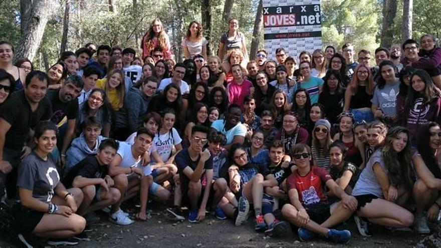 Trece jóvenes en el encuentro del alumnado activo