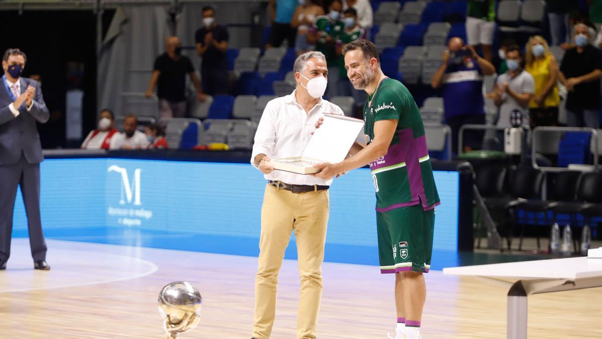 Carlos Cabezas juega su último partido con el Unicaja en el Carpena