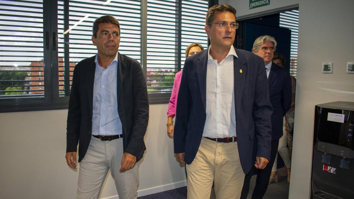 El President de la Generalitat, Carlos Mazón, realiza su primera visita institucional al Ayuntamiento de Alfafar