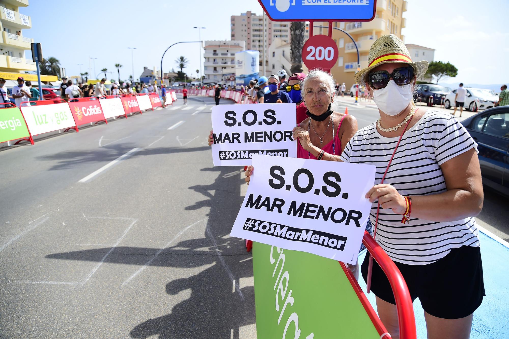 Protestas de vecinos del Mar Menor al inicio de La Manga