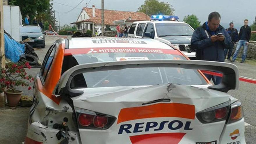 El Evo X de Jan Solans y Barreiro, tras el accidente.