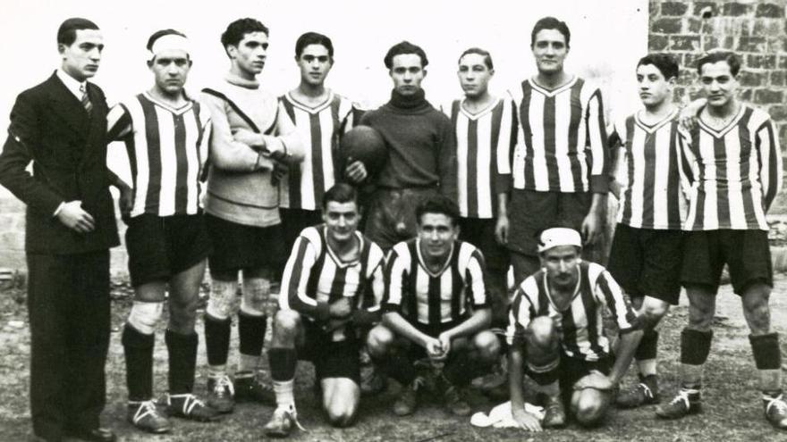 Una formació del Girona FC en la seva primera temporada (1930-1931), al camp de Vistalegre · Ajuntament de Girona / CRDI / Fons Jaume Curbet BOJ