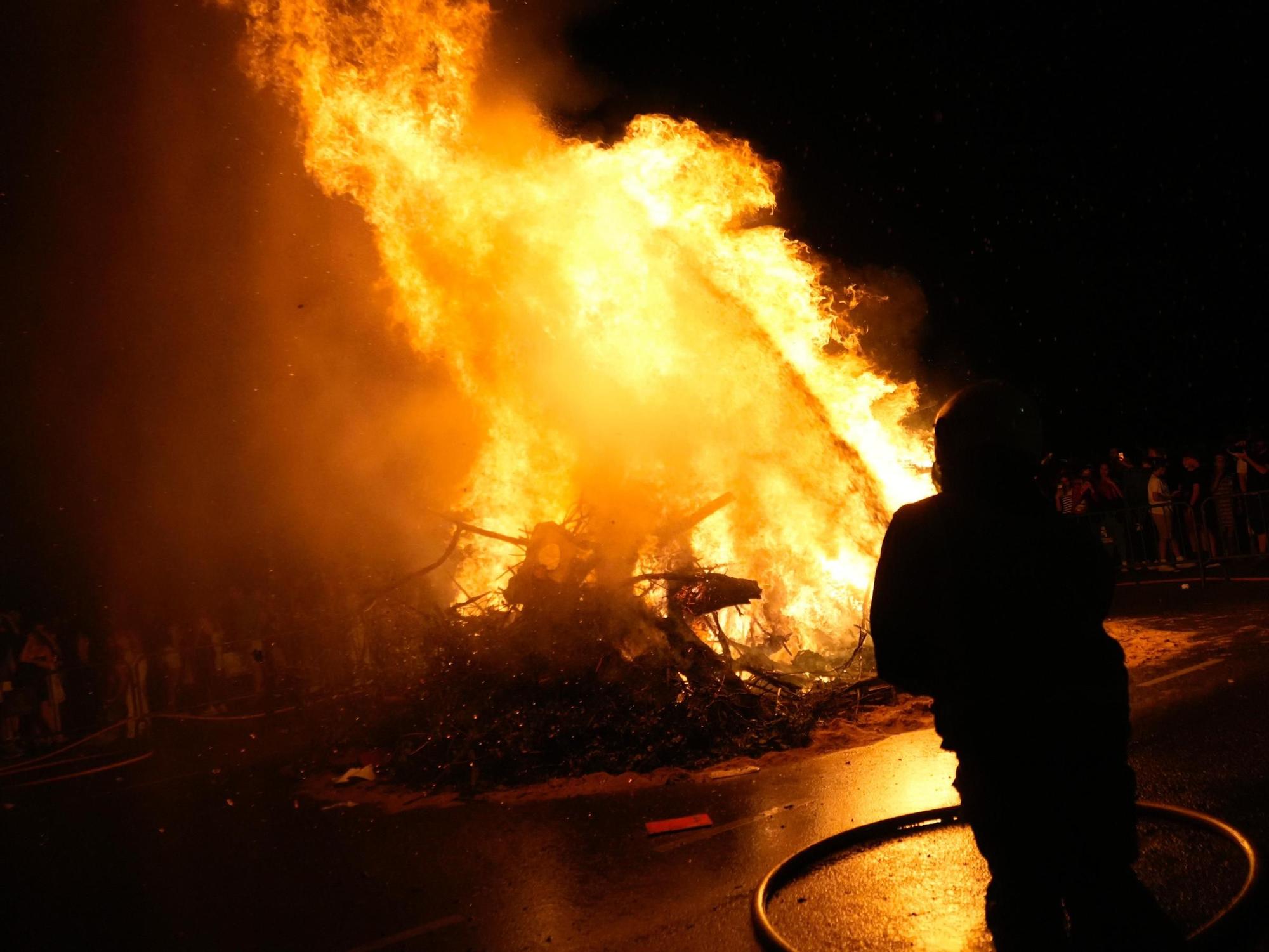 GALERÍA | Así ha transcurrido la hoguera de San Juan en Zamora: adiós a lo malo