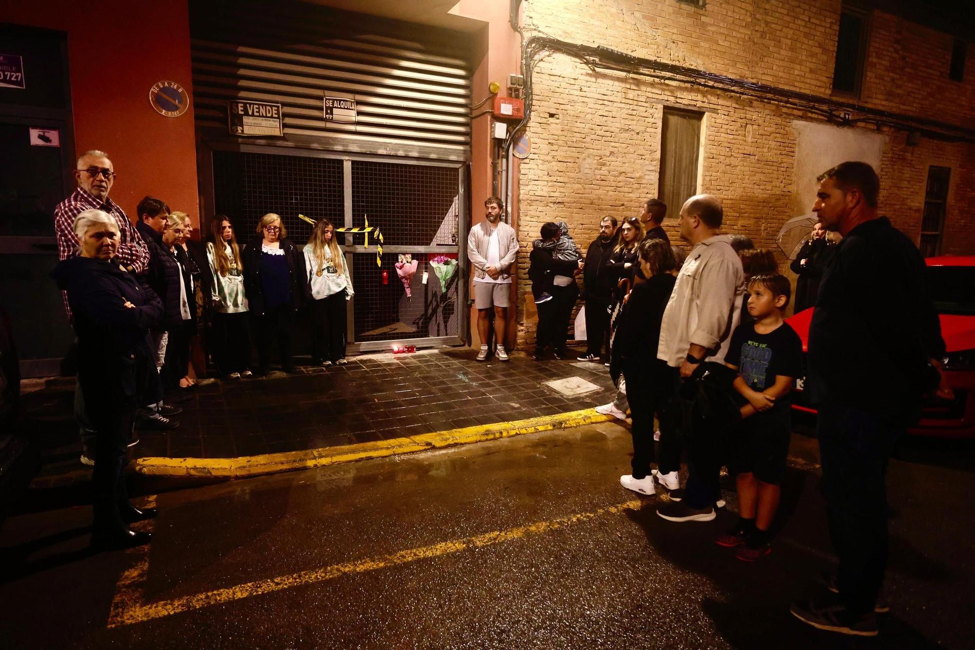 Minuto de silencio frente al garaje de la Torre donde murieron siete personas el 29-O
