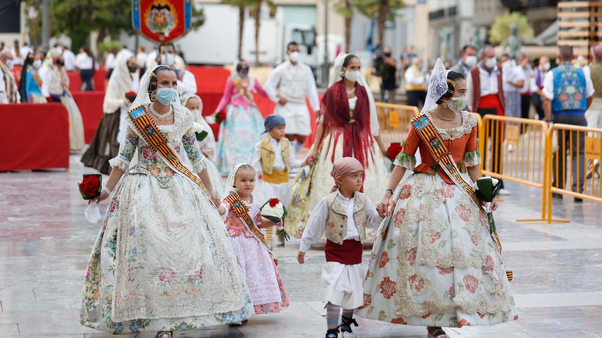 Búscate en el segundo día de Ofrenda por la calle Caballeros (entre las 18.00 y las 19.00 horas)