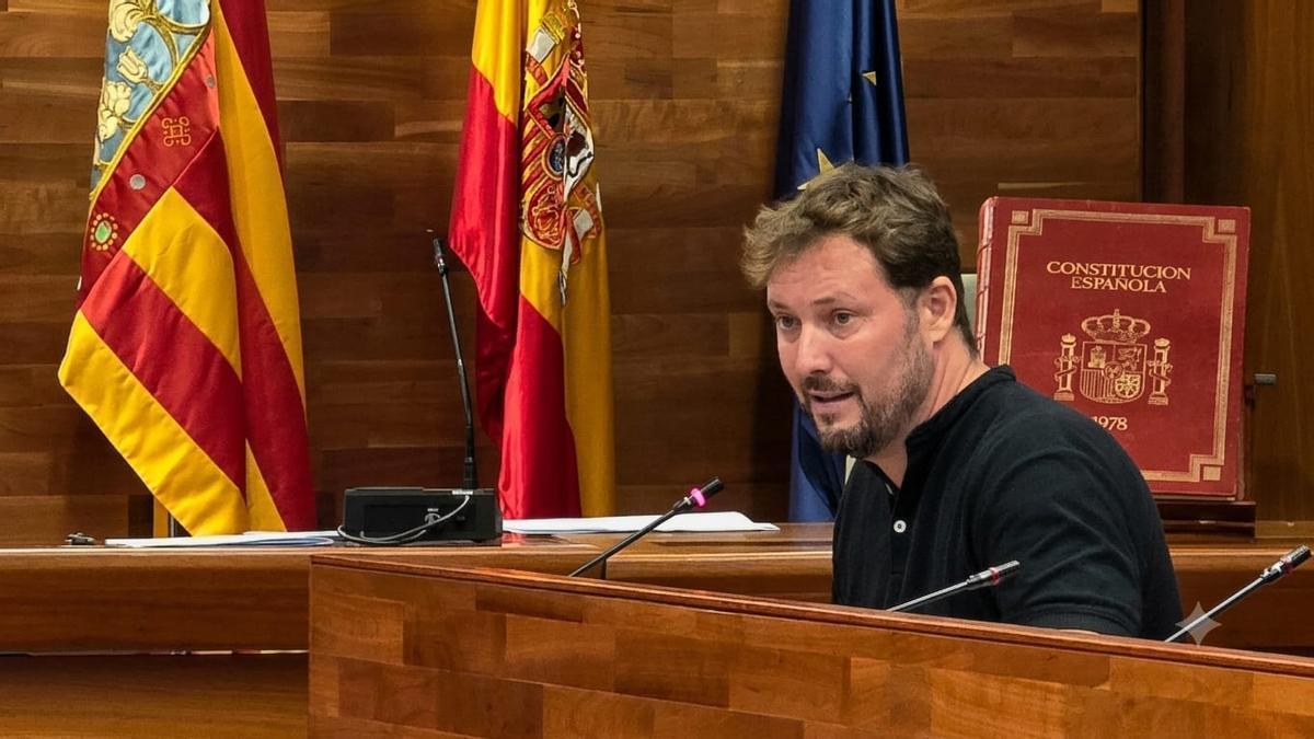 Andrés Campos durante una interveción como portavoz socialista en el pleno de Torrent.