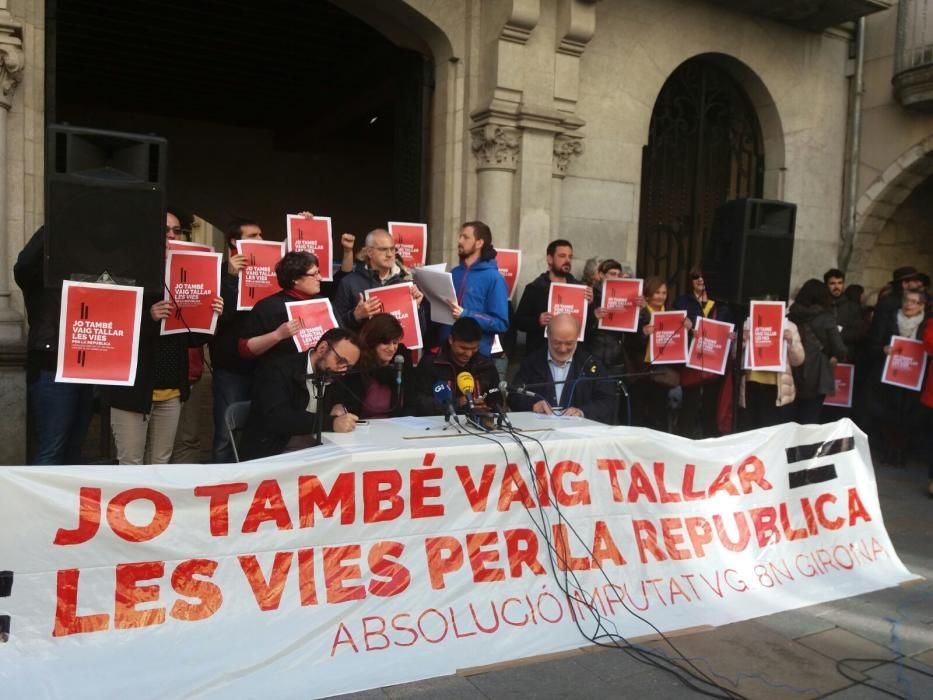 Concentració a Girona per demanar la llibertat de Puigdemont