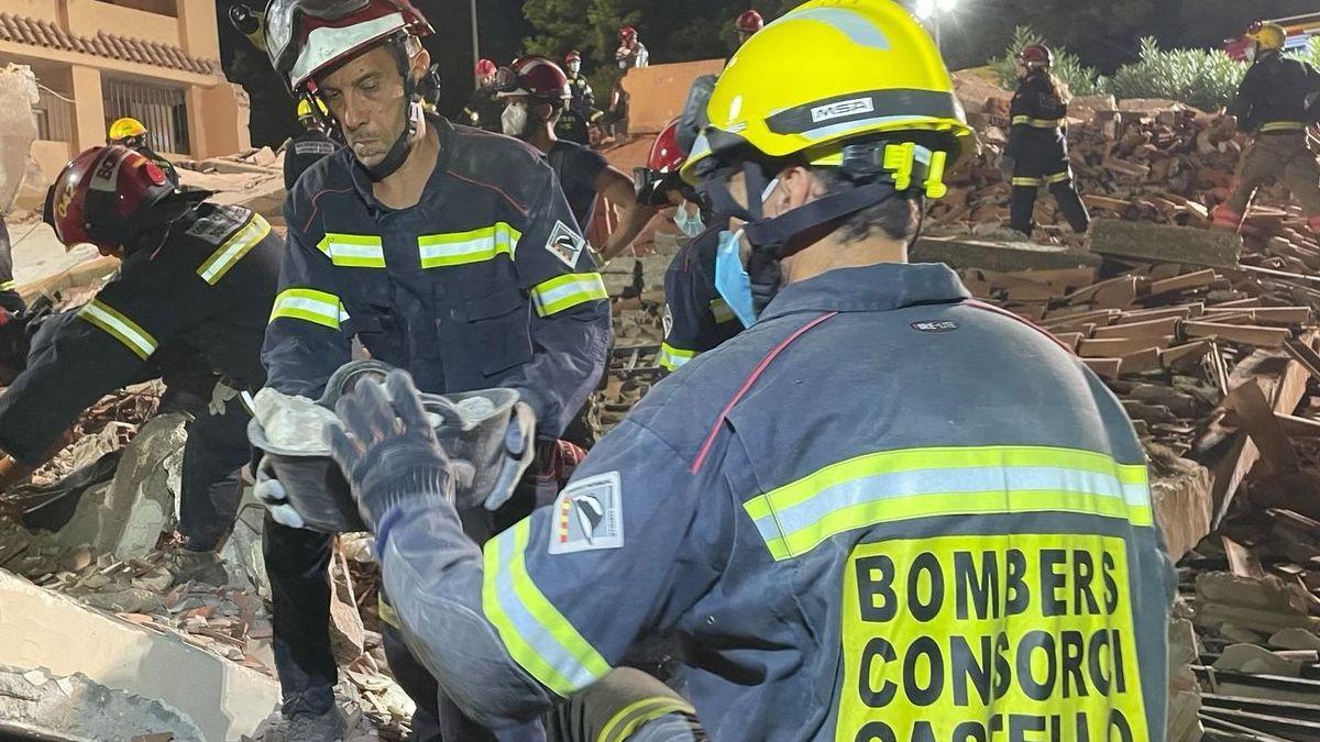 Labores de rescate en el edificio de Peñíscola.