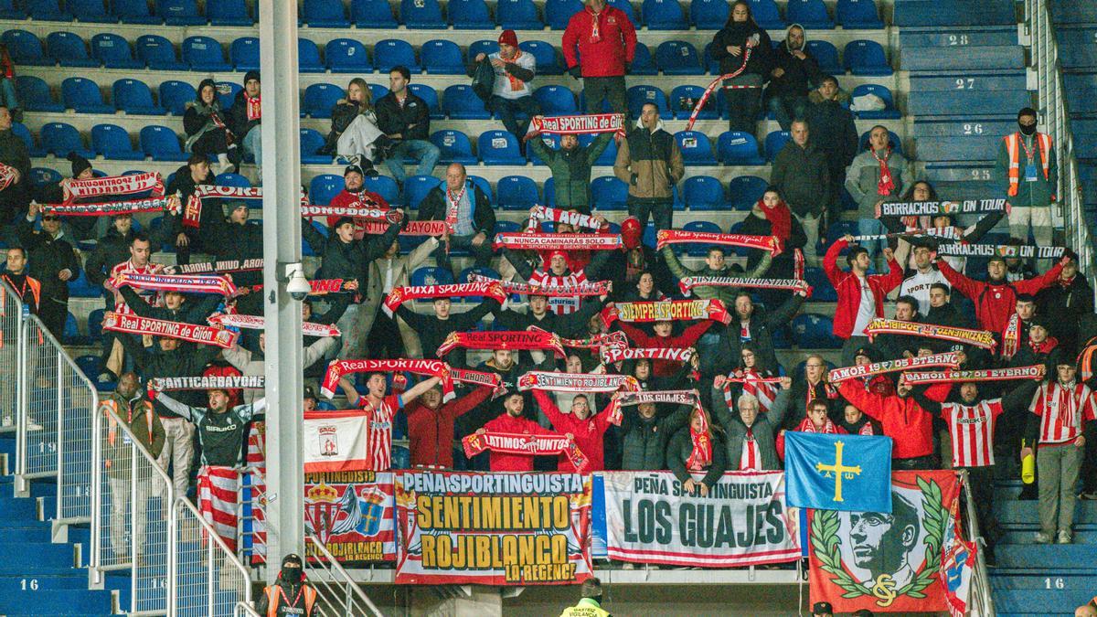 Aficionados del Sporting, en el reciente viaje a Vitoria.