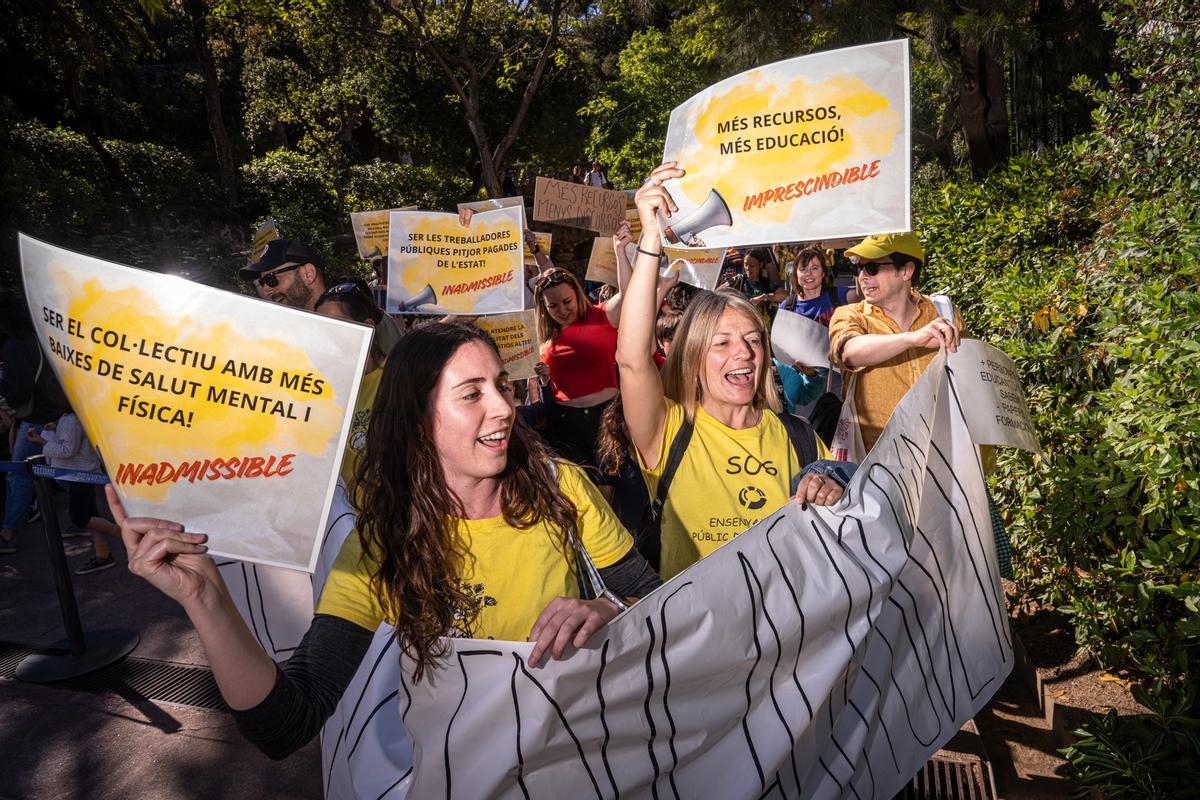 Familias de la escuela Escola Baldiri Reixac se concentrarán ante el dragón del Park Güell junto a alumnos y profesores en una acción conjunta para apoyar las movilizaciones de este mes.