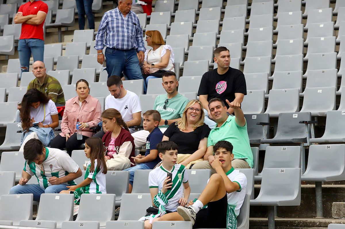 Las imágenes de la afición en el Córdoba CF - Badajoz