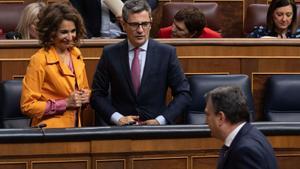 L’Estat negocia contra rellotge per perpetuar la taxa a energètiques i banca